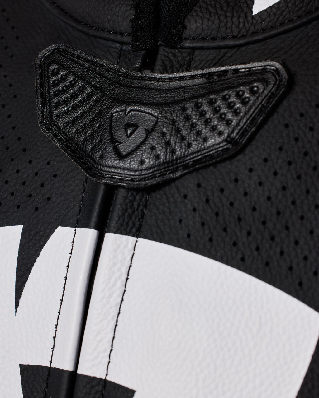 One Piece Argon 3 | Black-Neon Red - Detail