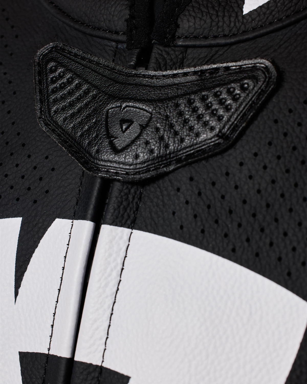 One Piece Argon 3 | Black-White - Detail