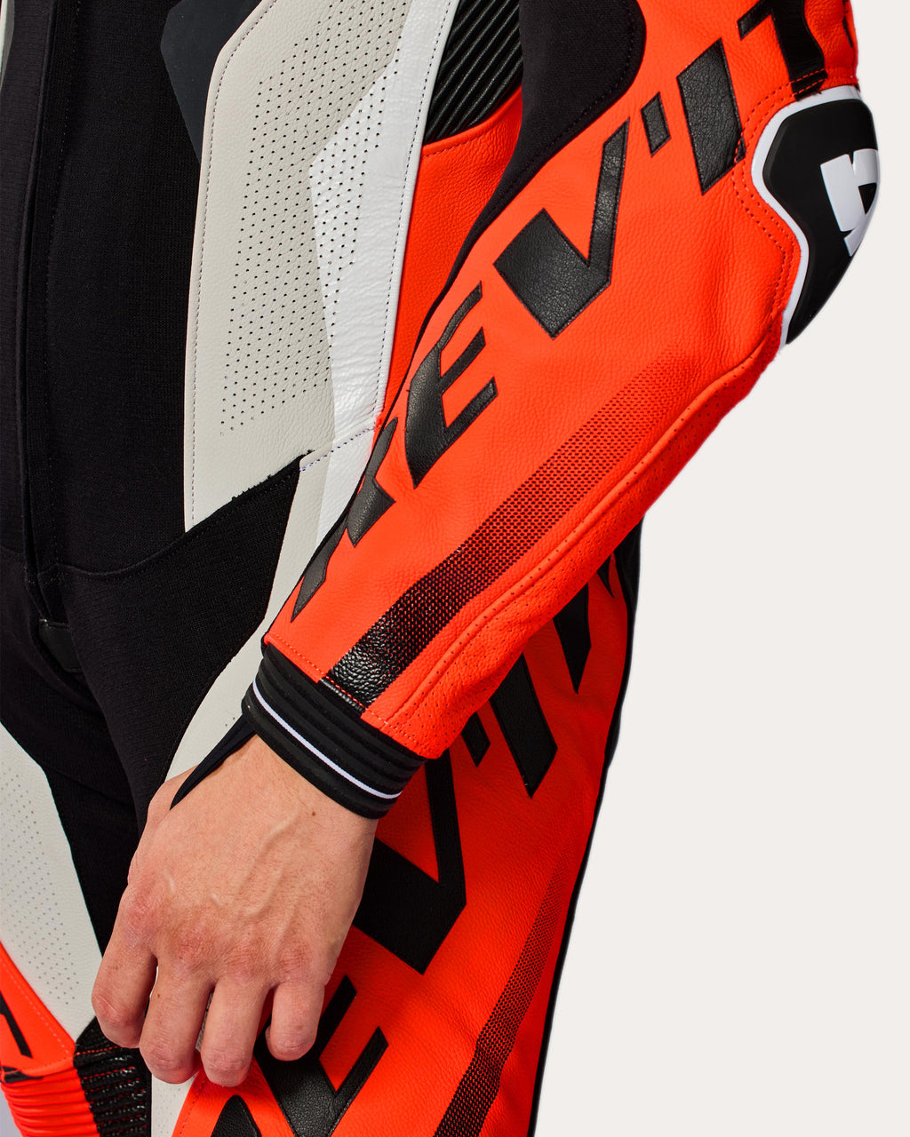 One Piece Hyperspeed 3 | Black-Neon Red - Detail