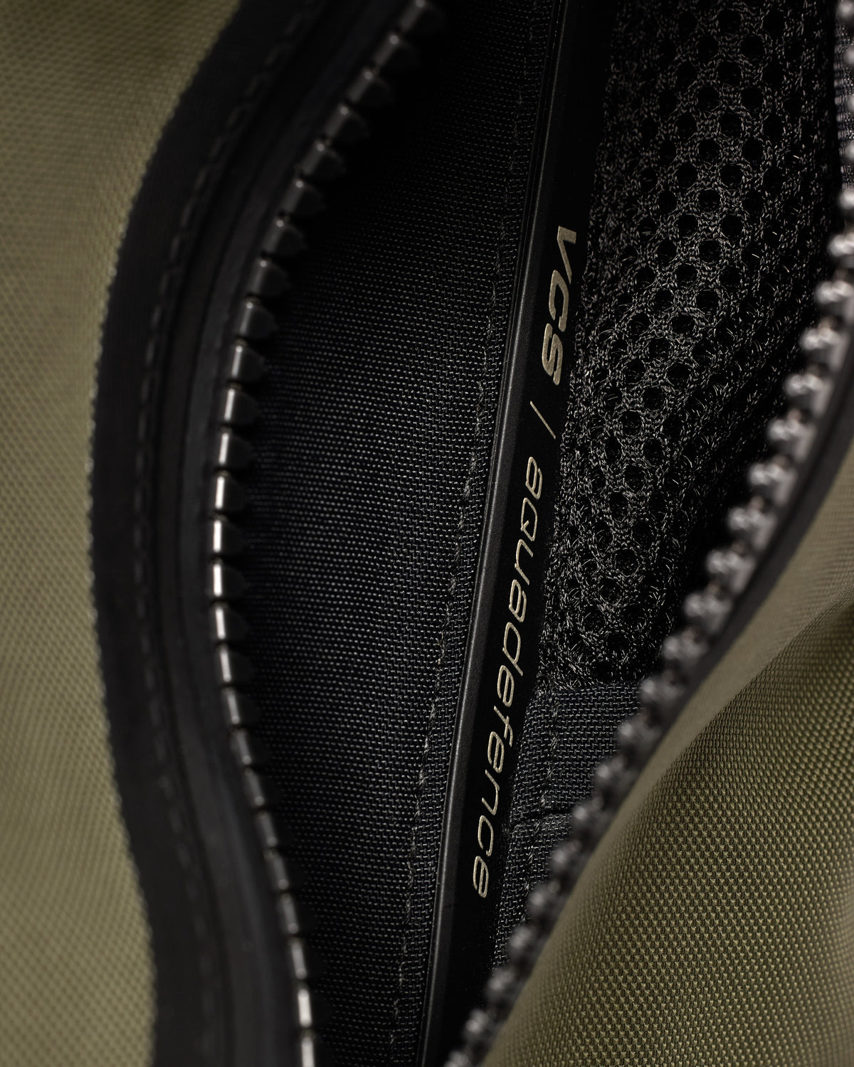 Jacket Dominator 3 GTX | Black-Dark Green - Detail