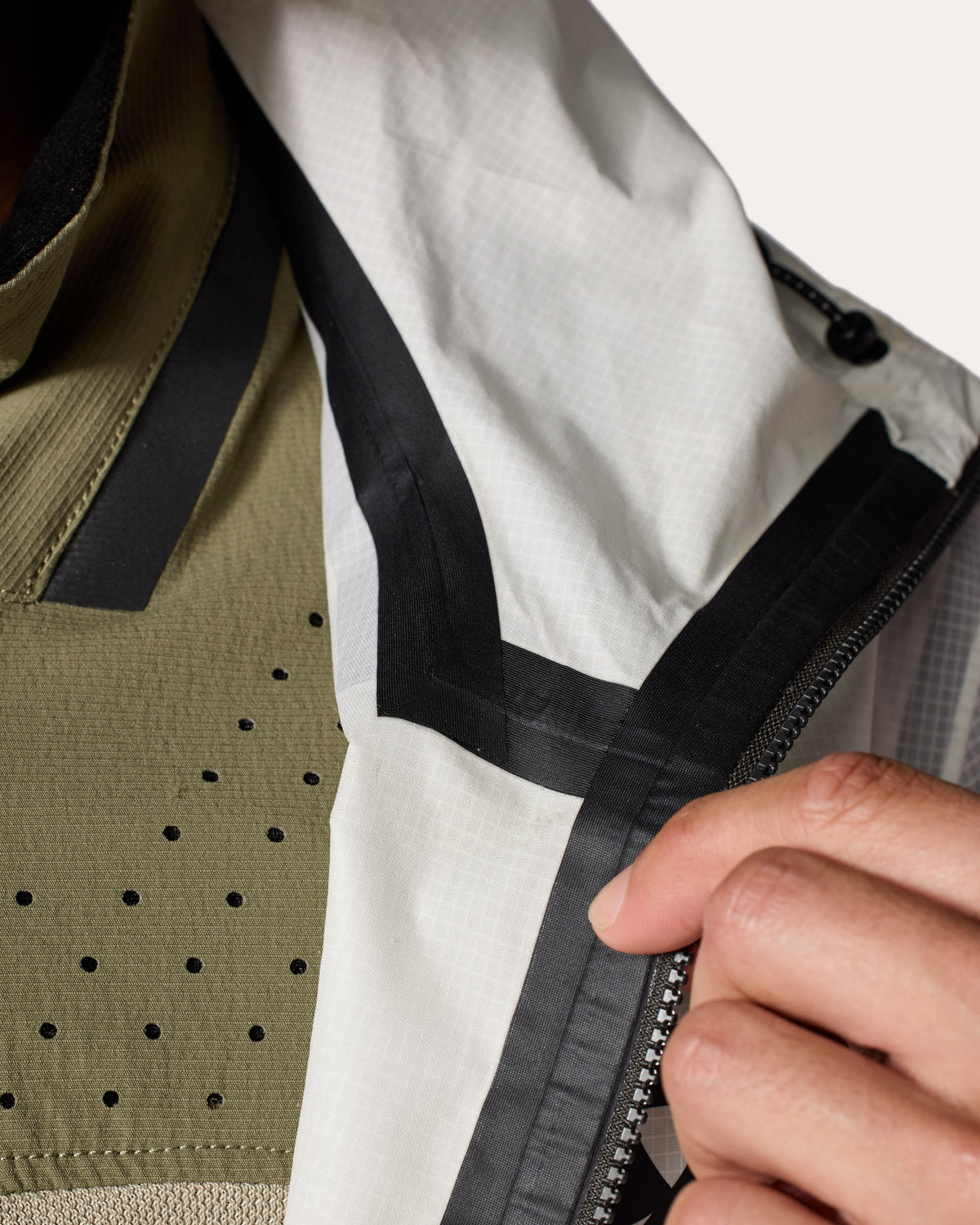 Rain Jacket Barrier 2 H2O | White - Detail