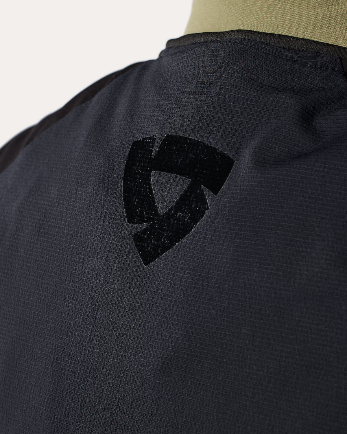 Airbag Avertum Street Tech-Air | Black - Detail