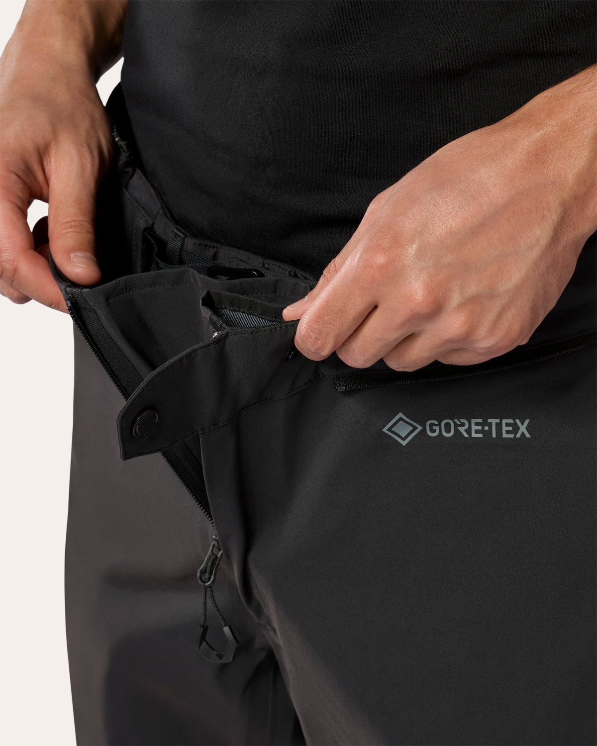 Pants Defender 4 GTX | Black - Detail