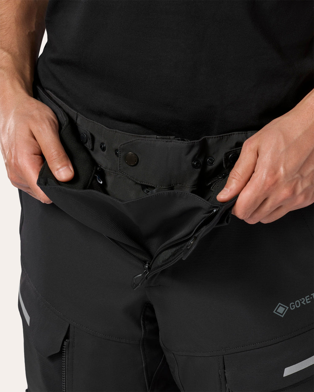 Pants Defender 4 GTX | Black - Detail