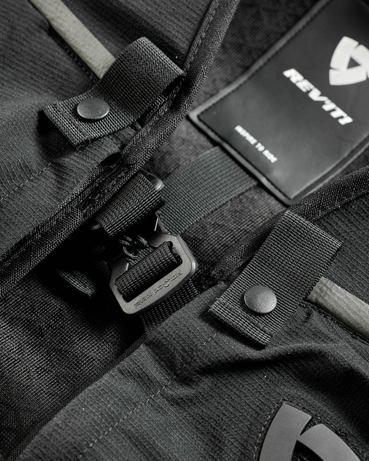Vest Trail | Black - Detail