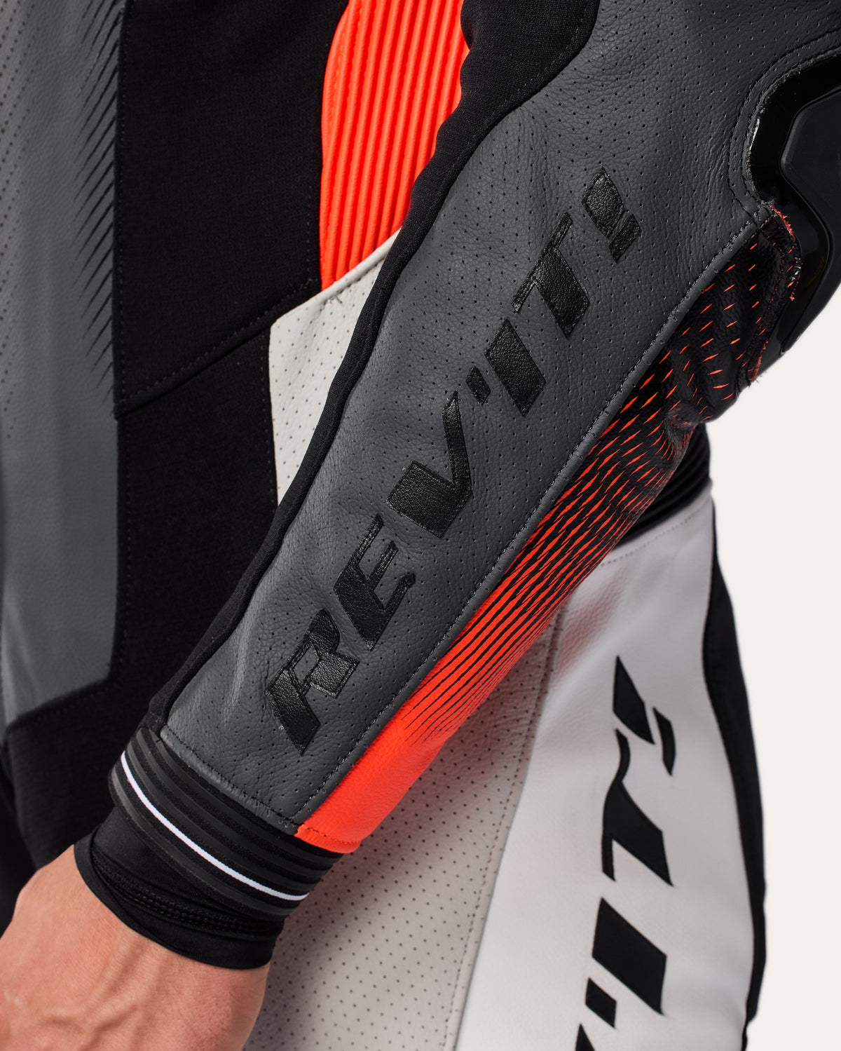 One Piece Control | Black-Neon Red - Detail