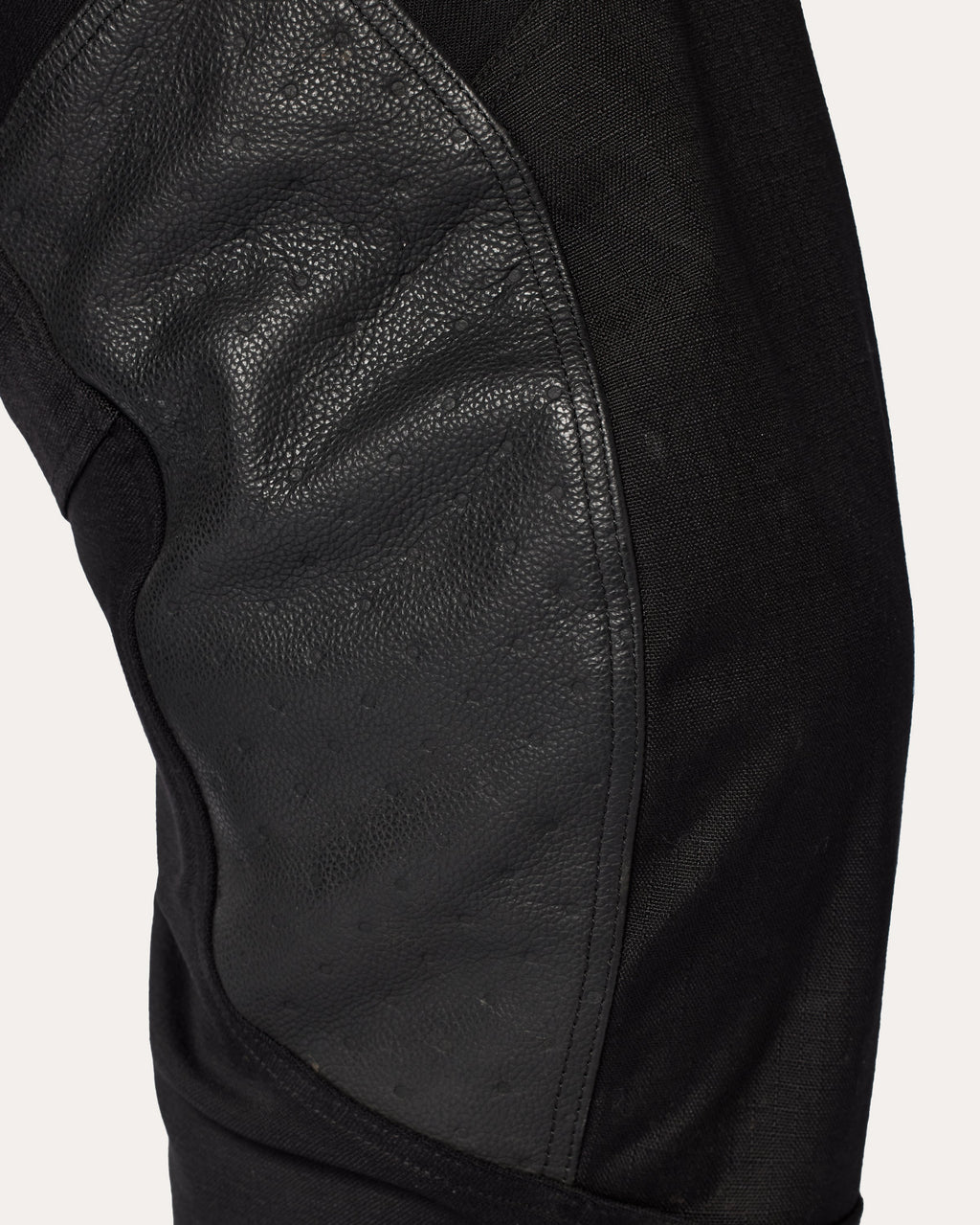 Pants Surface | Black - Detail